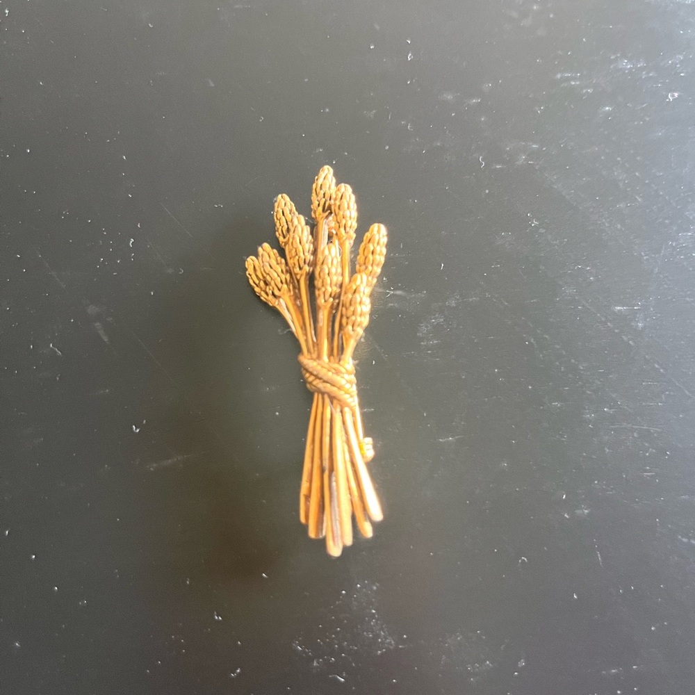 Decorative pins
